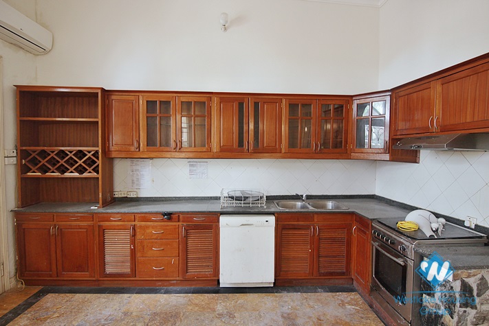 Lake view house for rent in Quang An street, Tay Ho district
